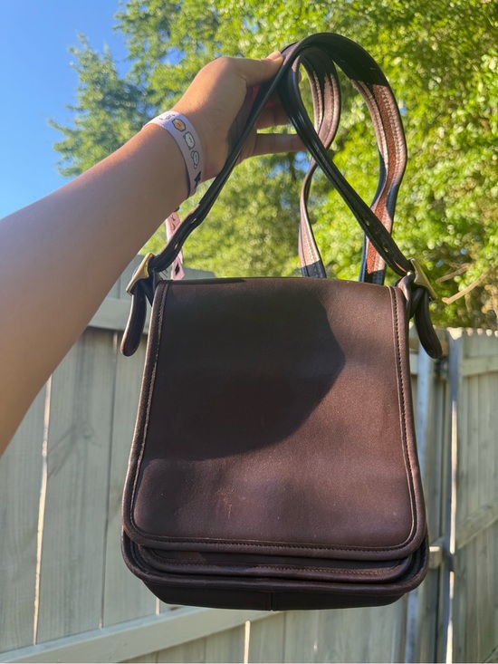 Coach Handbags - Coach vintage Leather Crossbody Bag